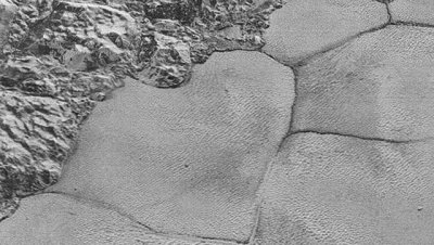 Астрономы нашли на Плутоне "дюны" из метанового песка - «Космос»