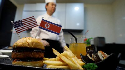 Бургер "Трамп-Ким": кафе Сингапура обновляют меню перед саммитом - «Мир»