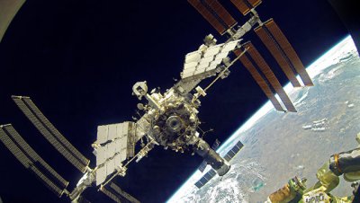 МКС "приподнимут" над Землей на 700 метров - «Космос»