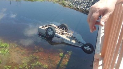 Под Новосибирском автомобиль упал в реку, погибли четыре человека - «Происшествия»