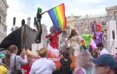 Под Радой митингуют противники ЛГБТ-маршей - «Украина»