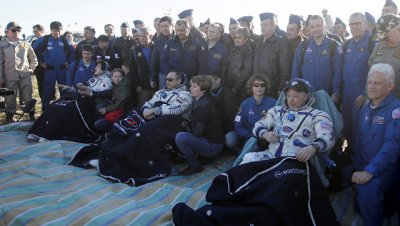 В ЦУП рассказали о самочувствии вернувшихся с МКС космонавтов - «Космос»