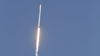 В США стартовала ракета-носитель Falcon 9 - «Космос»