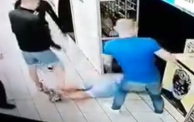 В супермаркете Киева парня избили на глазах охраны - «Украина»