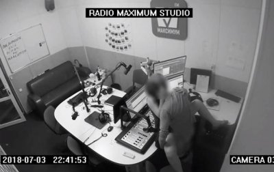 Парочка занялась сексом в студии киевского радио - «Украина»