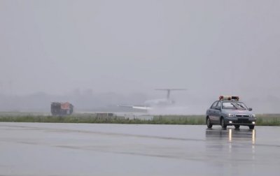 В Борисполе экстренно сел самолет - (видео)