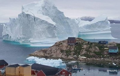 В Гренландии эвакуировали поселок из-за айсберга - (видео)