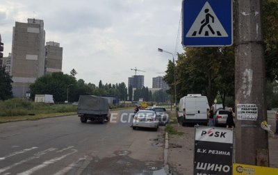 В Киеве Volkswagen сбил женщину на переходе и врезался в автобус - «Украина»