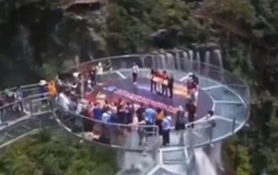 В Китае появился самый длинный стеклянный мост - (видео)