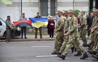 Во Львове прошло шествие десантников - (видео)