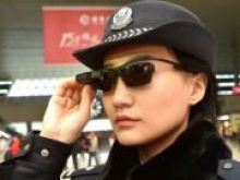 Для полиции Китая выпустили очки с технологией распознавания лиц - «Новости Банков»