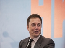 Новый режим позволит использовать электромобили Tesla как походные аккумуляторы - «Новости Банков»