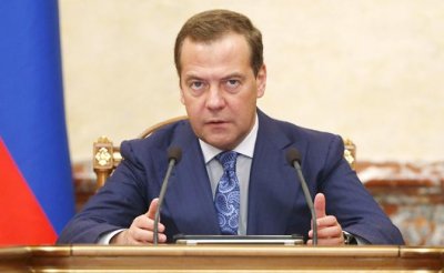 Пенсии: Медведев бросит народу кость, обглоданную олигархами - «Экономика»
