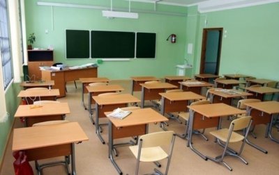 Раненая школьником учительница находится в тяжелом состоянии - «Украина»