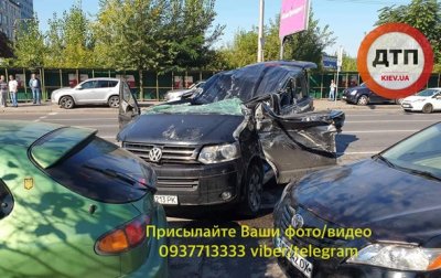 В Киеве столкнулись пять авто - (видео)