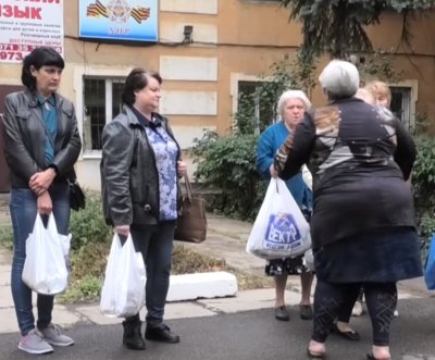 Жители Макеевки получили гуманитарные наборы - «Новороссия»
