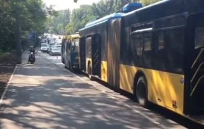 В Киеве столкнулись маршрутка и троллейбус, есть пострадавшие - «Украина»