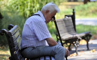 Стариков с нищенской пенсией будут выселять из квартир - «Общество»