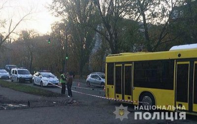 В Киеве автобус переехал избитого мужчину, лежавшего на дороге - «Украина»