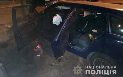 В Киеве такси столкнулось с электроопорой, погиб пассажир - «Украина»