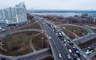 В Киеве на Северном мосту пробка из-за аварии - «Украина»