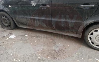 В Киеве порезали шины автомобилей на еврономерах - «Украина»