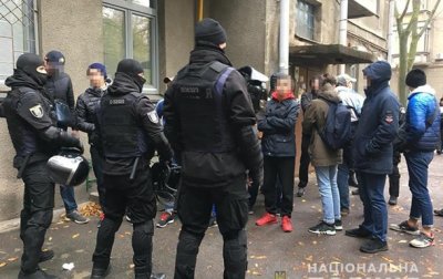 В Киеве задержали группу неизвестных с дубинками - «Украина»