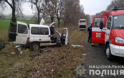 Во Львовской области столкнулись легковушка и автобус: есть жертва - (видео)