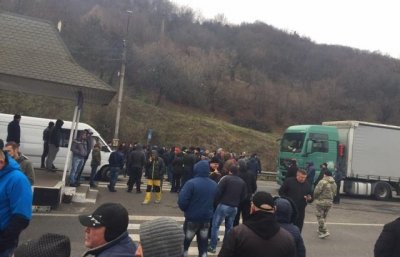 Закарпатские активисты перекрыли трассу Киев-Чоп, требуя снижения тарифов - «Новороссия»