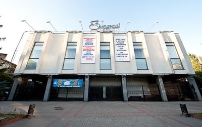 В бывшем штабе Партии регионов снова будет кинотеатр - «Украина»