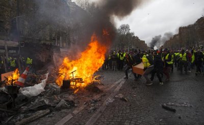 Франция встала на дыбы - «Мир»
