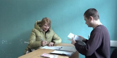 Пенсионерка отнесла в полицию найденные 250 000 рублей и получила от владельца пожелания здоровья