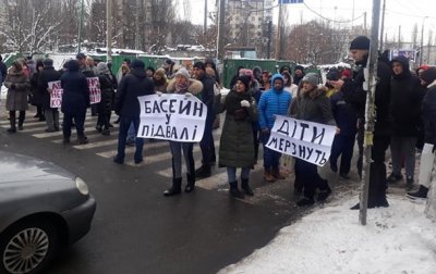 В Киеве жильцы дома без отопления перекрыли дорогу - «Украина»