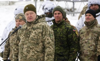 Военное положение не спасло Порошенко от позора - «Политика»