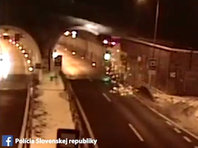 В Словакии BMW эффектно влетел в тоннель, неудачно задев отбойник (ВИДЕО) - «Автоновости»
