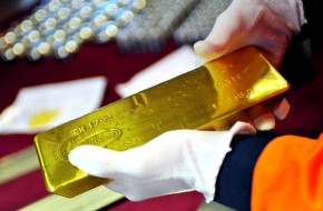 Меняем доллары на слитки: Россия скупает последнее золото - «Новости Дня»