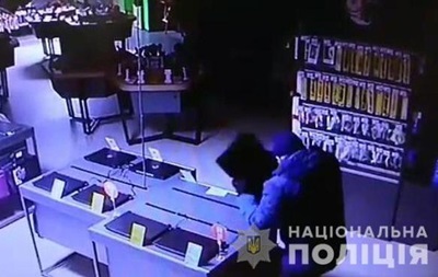 Ограбление магазина бытовой техники в Днепре попало на видео - (видео)