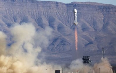 Миллиардер Безос запустил необычную ракету - (видео)