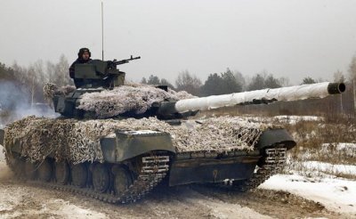 Минск и Москва спорят, кому заправлять украинские танки - «Политика»