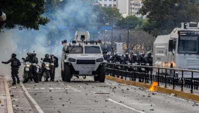 Нацгвардия Венесуэлы ввела бронетехнику в район Каракаса, где идут протесты - «Новороссия»