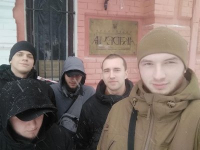 Нацисты из «С14»* устроили травлю студенту-переселенцу из Донбасса, высмеявшего украинскую армию - «Новороссия»