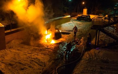Ночью в Киеве сгорел элитный внедорожник - «Украина»