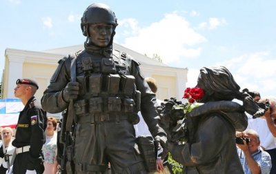 Осквернивший памятник «Вежливым людям» в Крыму провокатор оказался жителем Киева - «Новороссия»