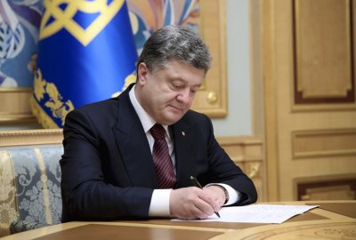 Порошенко подписал закон, легализующий захват храмов УПЦ раскольниками - «Новороссия»