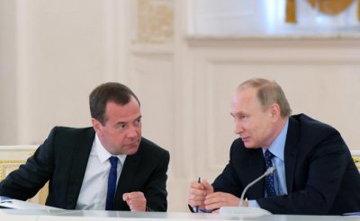Путин: А вас, Медведев, попрошу на выход - «Политика»