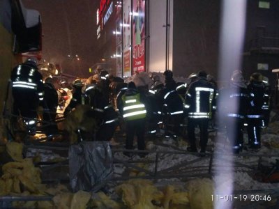В Харькове крыша торгового павильона рухнула на людей - «Новороссия»