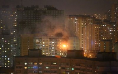 В Киеве горела многоэтажка - (видео)
