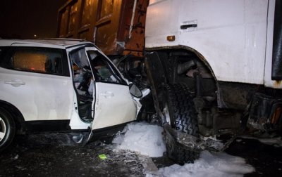 В Киеве грузовик раздавил легковушку - «Украина»