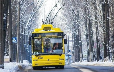 В Киеве из-за снегопада транспорт отклонился от графика - «Украина»