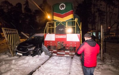 В Киеве поезд протаранил Honda - «Украина»